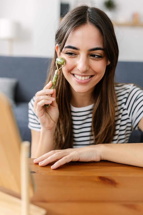 Gymnastique faciale : les meilleurs exercices pour raffermir les muscles du visage