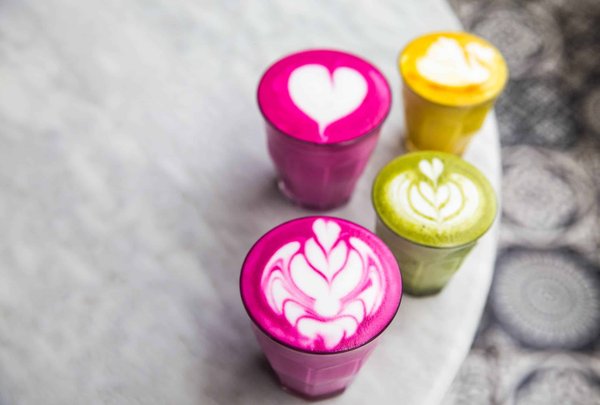 Collagène et acide hyaluronique pour ralentir le vieillissement de la peau : Vrai ou faux ?